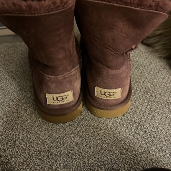 Kids size 4 plum Bailey Button UGG boot. - Picture 4 of 5